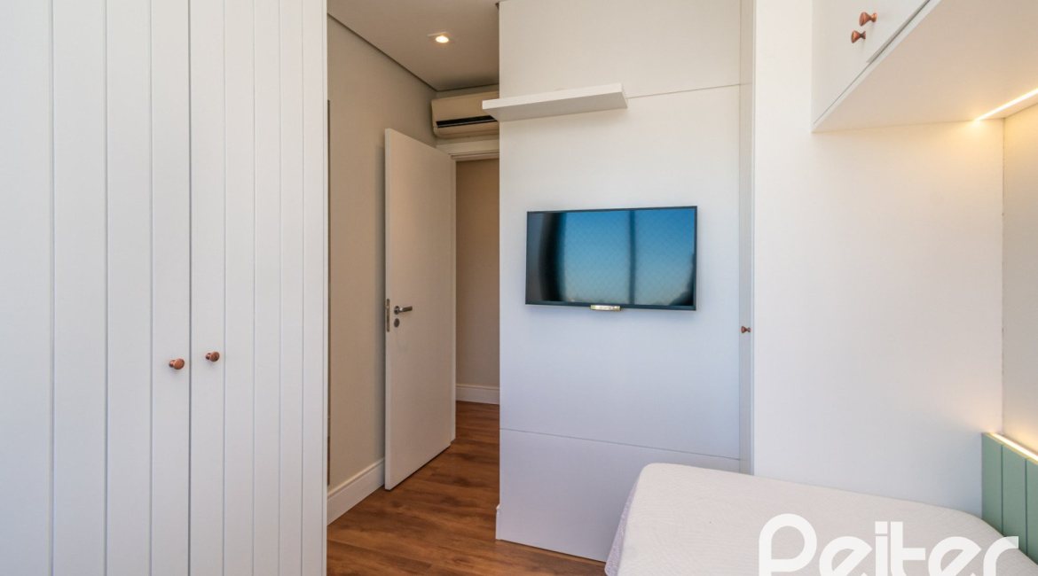 Cobertura à venda com 174m², 3 dormitórios, 1 suíte, 3 vagas, no bairro Tristeza em Porto Alegre