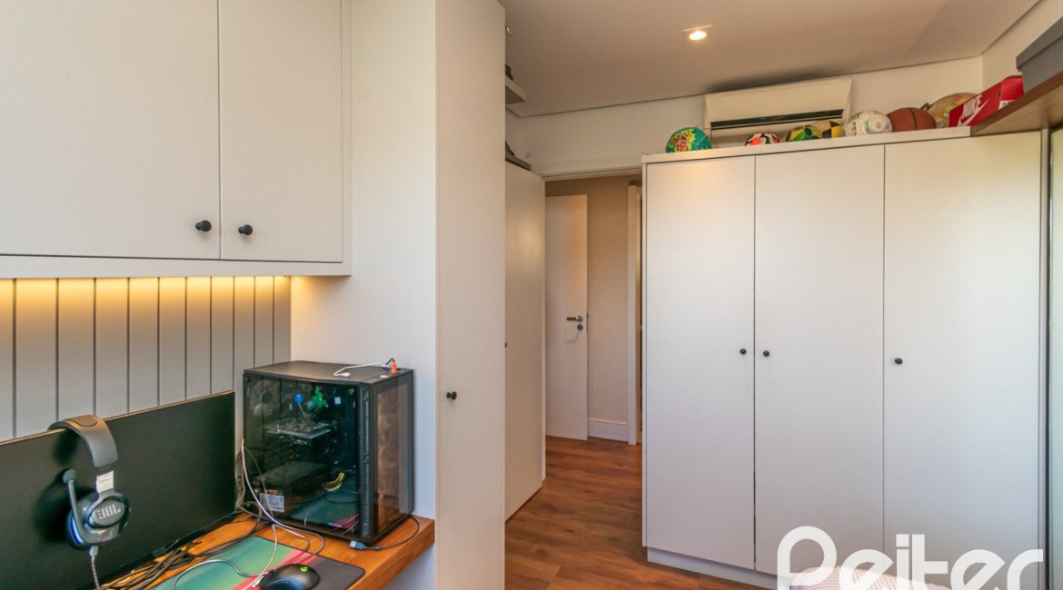 Cobertura à venda com 174m², 3 dormitórios, 1 suíte, 3 vagas, no bairro Tristeza em Porto Alegre