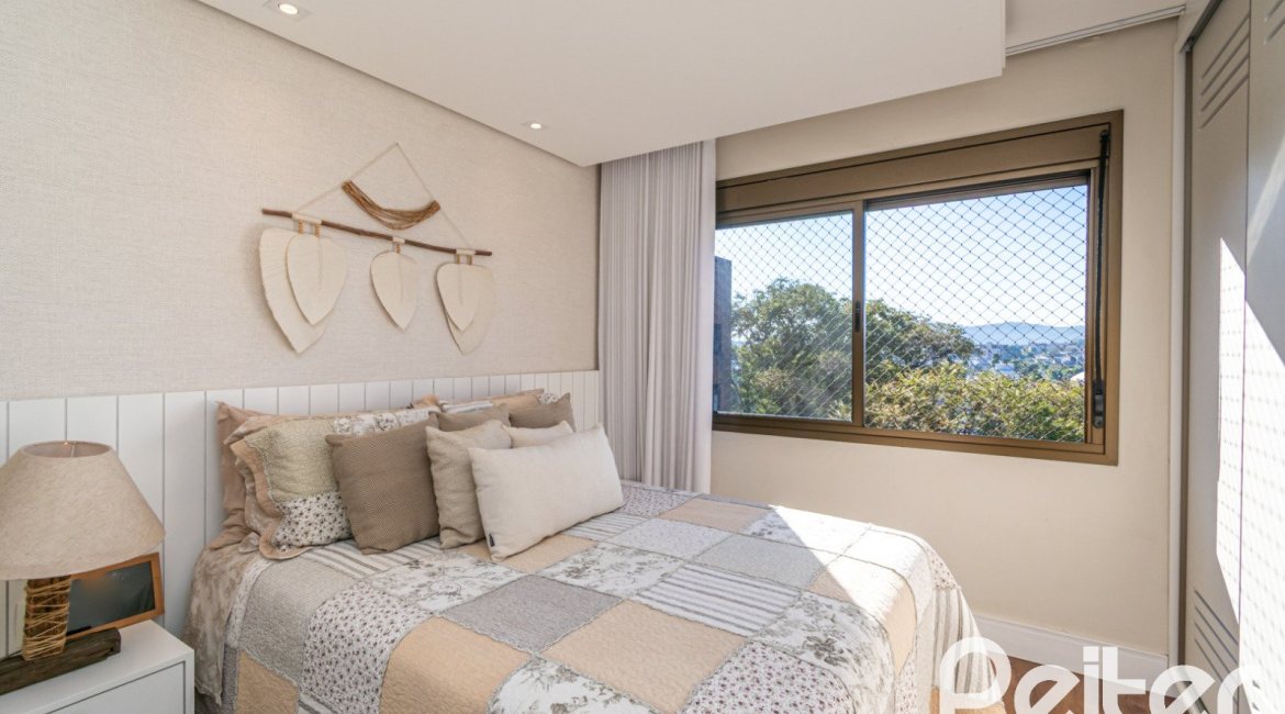 Cobertura à venda com 174m², 3 dormitórios, 1 suíte, 3 vagas, no bairro Tristeza em Porto Alegre