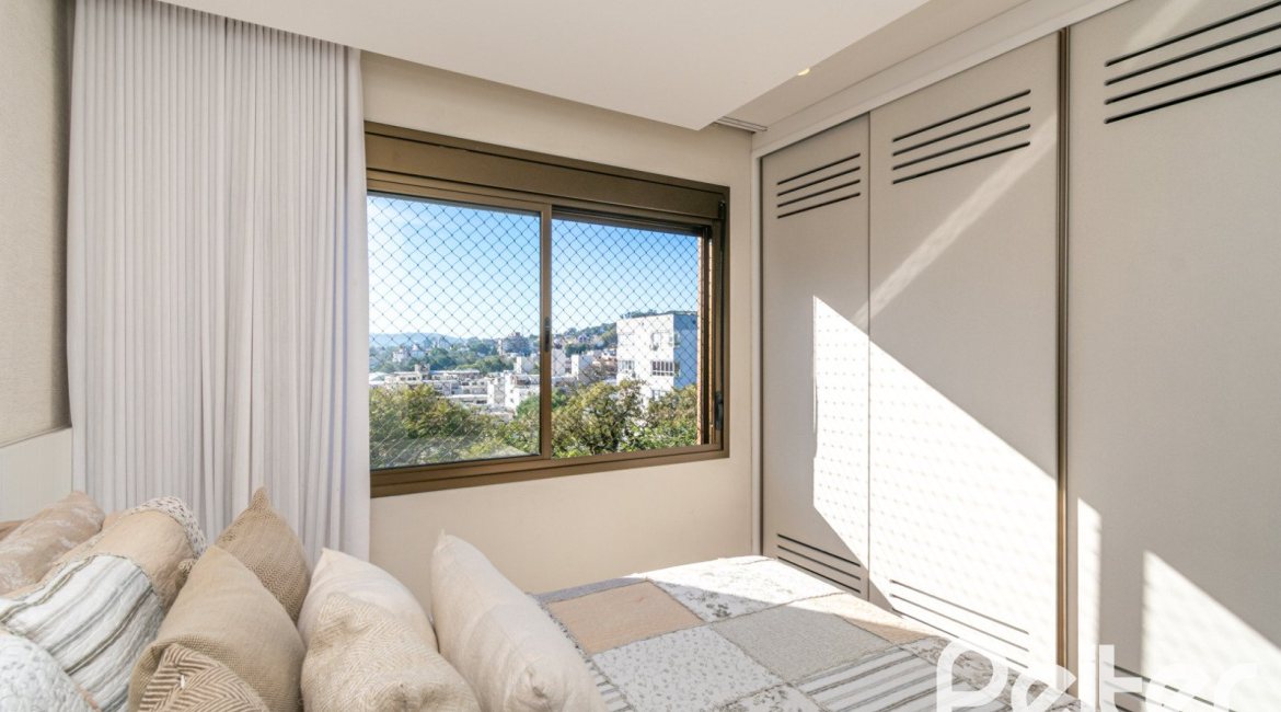 Cobertura à venda com 174m², 3 dormitórios, 1 suíte, 3 vagas, no bairro Tristeza em Porto Alegre