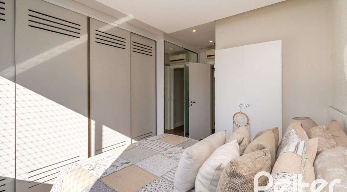 Cobertura à venda com 174m², 3 dormitórios, 1 suíte, 3 vagas, no bairro Tristeza em Porto Alegre