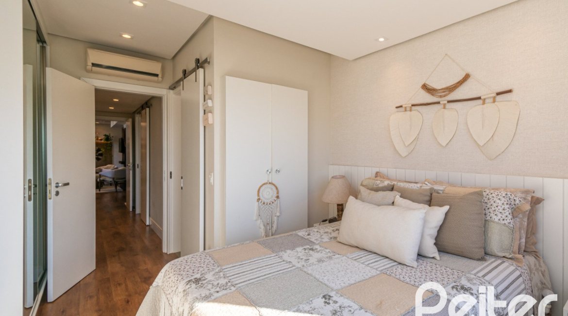 Cobertura à venda com 174m², 3 dormitórios, 1 suíte, 3 vagas, no bairro Tristeza em Porto Alegre