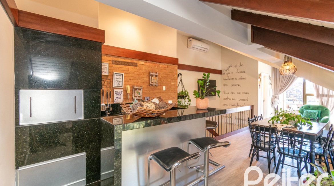 Cobertura à venda com 174m², 3 dormitórios, 1 suíte, 3 vagas, no bairro Tristeza em Porto Alegre