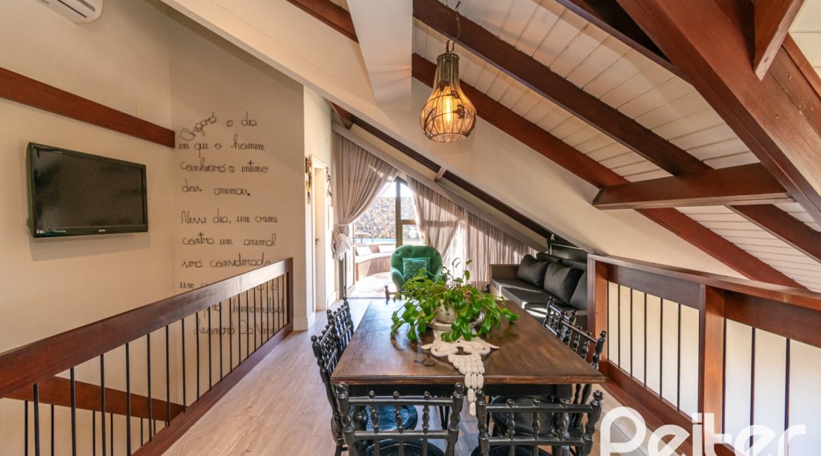 Cobertura à venda com 174m², 3 dormitórios, 1 suíte, 3 vagas, no bairro Tristeza em Porto Alegre