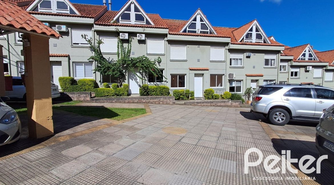 Casa em Condomínio à venda com 116m², 3 dormitórios, 1 suíte, 2 vagas, no bairro Cristal em Porto Alegre