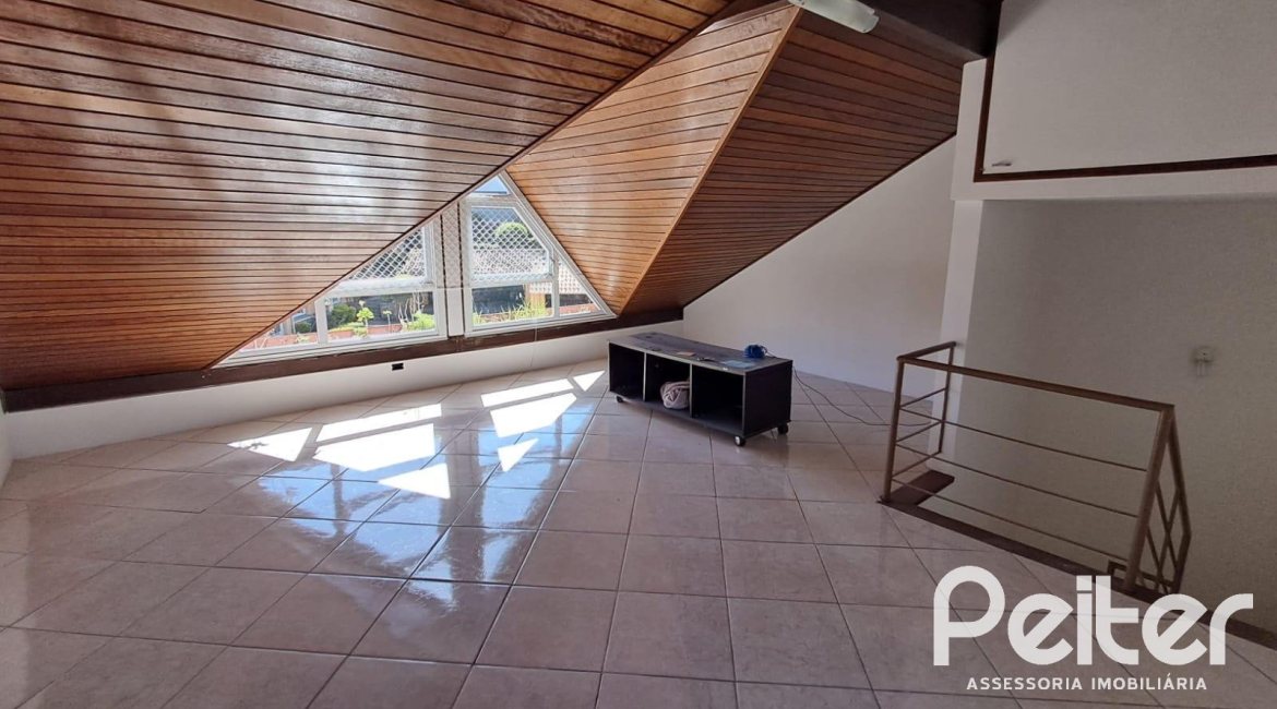 Casa em Condomínio à venda com 116m², 3 dormitórios, 1 suíte, 2 vagas, no bairro Cristal em Porto Alegre