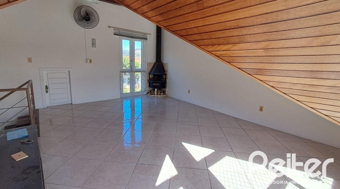 Casa em Condomínio à venda com 116m², 3 dormitórios, 1 suíte, 2 vagas, no bairro Cristal em Porto Alegre