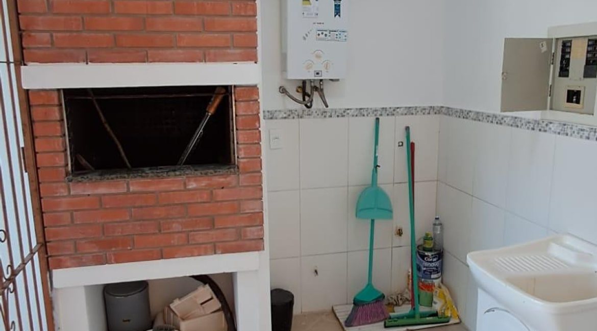 Casa em Condomínio à venda com 116m², 3 dormitórios, 1 suíte, 2 vagas, no bairro Cristal em Porto Alegre