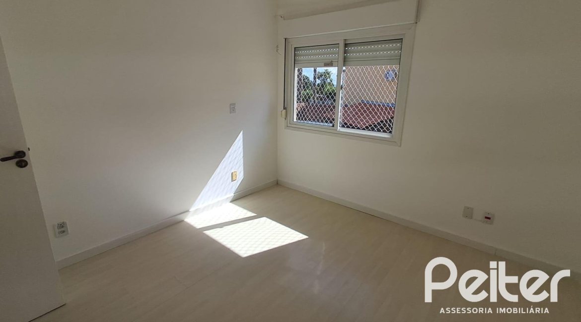 Casa em Condomínio à venda com 116m², 3 dormitórios, 1 suíte, 2 vagas, no bairro Cristal em Porto Alegre