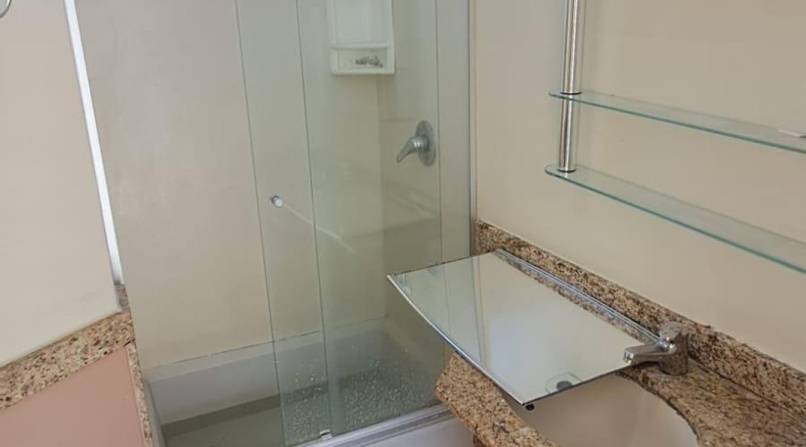 Casa em Condomínio à venda com 116m², 3 dormitórios, 1 suíte, 2 vagas, no bairro Cristal em Porto Alegre