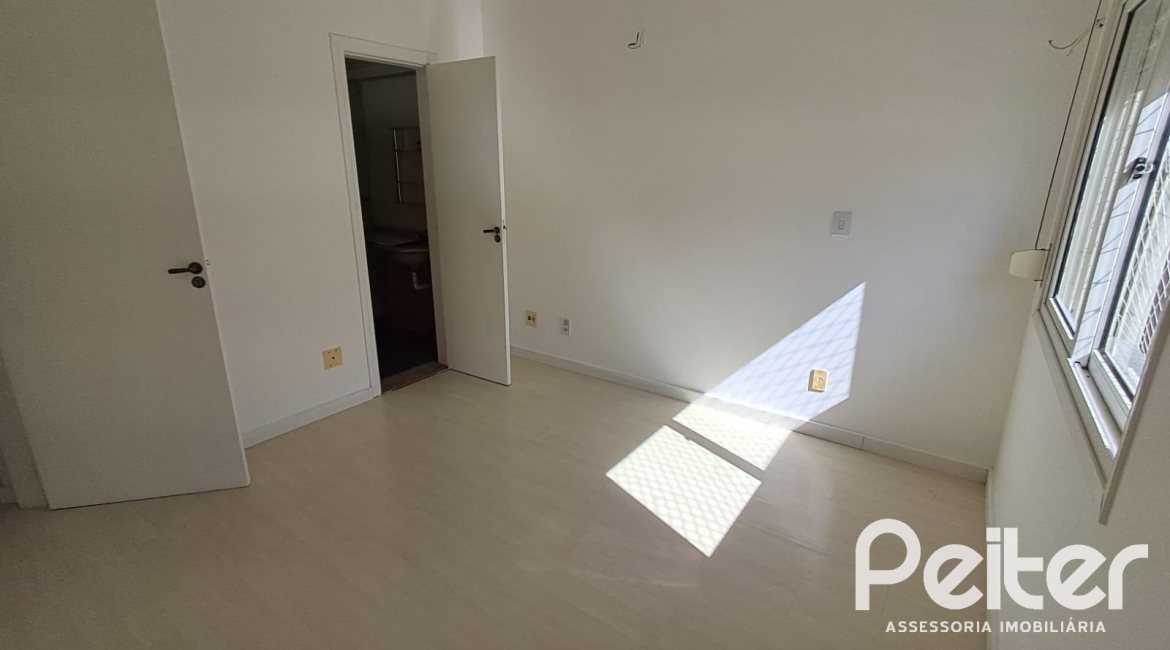 Casa em Condomínio à venda com 116m², 3 dormitórios, 1 suíte, 2 vagas, no bairro Cristal em Porto Alegre