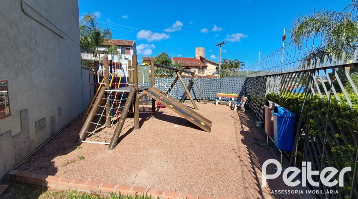 Casa em Condomínio à venda com 116m², 3 dormitórios, 1 suíte, 2 vagas, no bairro Cristal em Porto Alegre