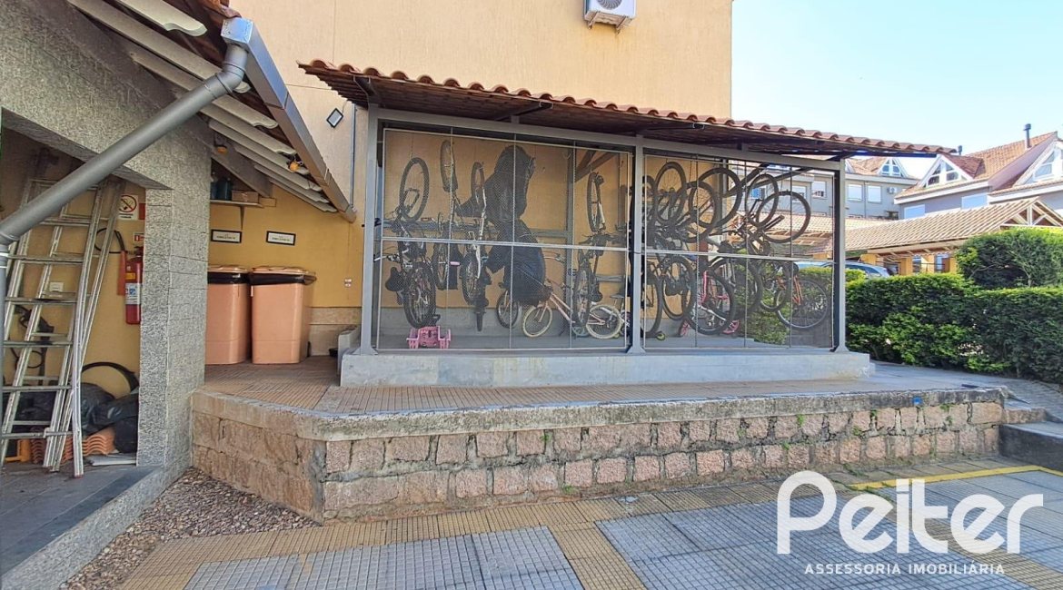 Casa em Condomínio à venda com 116m², 3 dormitórios, 1 suíte, 2 vagas, no bairro Cristal em Porto Alegre