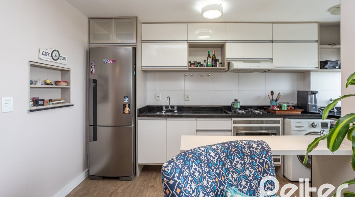 Apartamento à venda com 60m², 1 dormitório, 1 suíte, 1 vaga, no bairro Tristeza em PORTO ALEGRE