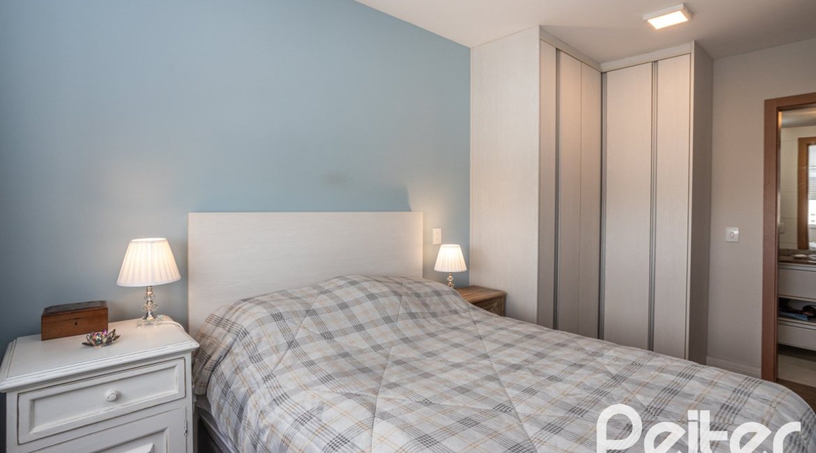 Apartamento à venda com 60m², 1 dormitório, 1 suíte, 1 vaga, no bairro Tristeza em PORTO ALEGRE