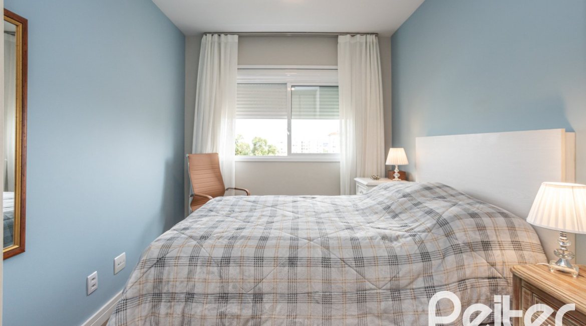 Apartamento à venda com 60m², 1 dormitório, 1 suíte, 1 vaga, no bairro Tristeza em PORTO ALEGRE