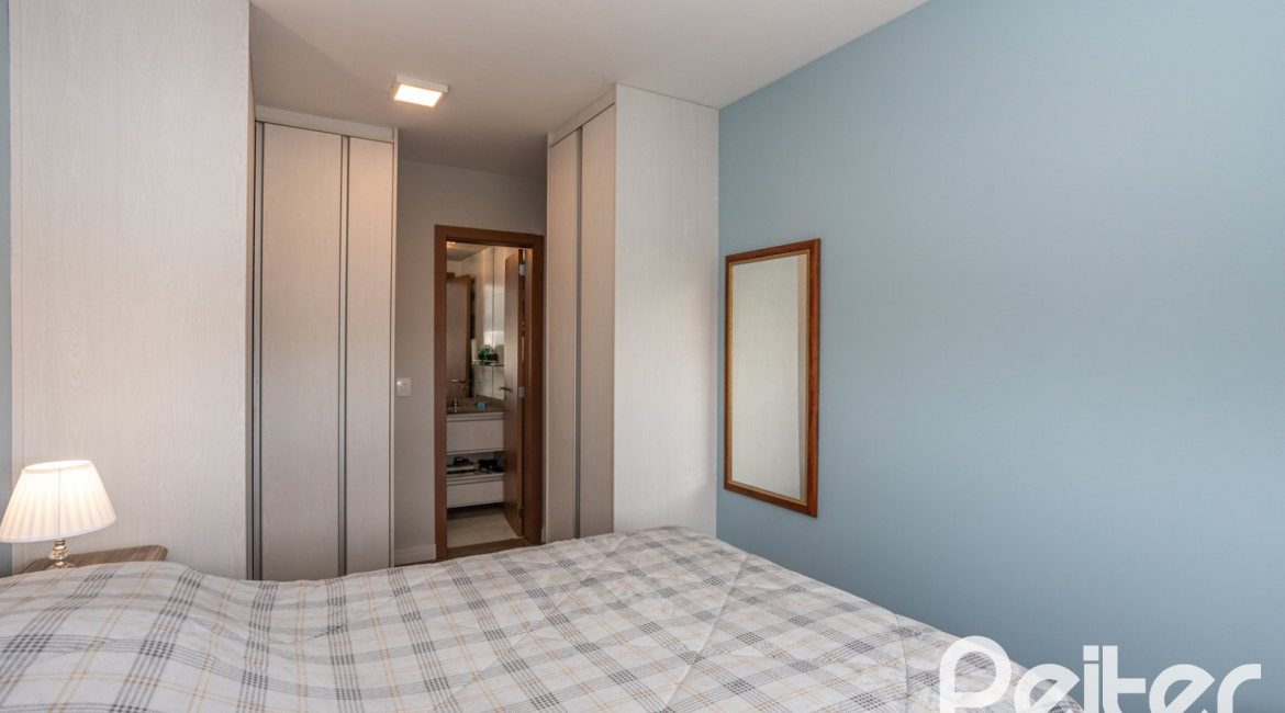 Apartamento à venda com 60m², 1 dormitório, 1 suíte, 1 vaga, no bairro Tristeza em PORTO ALEGRE