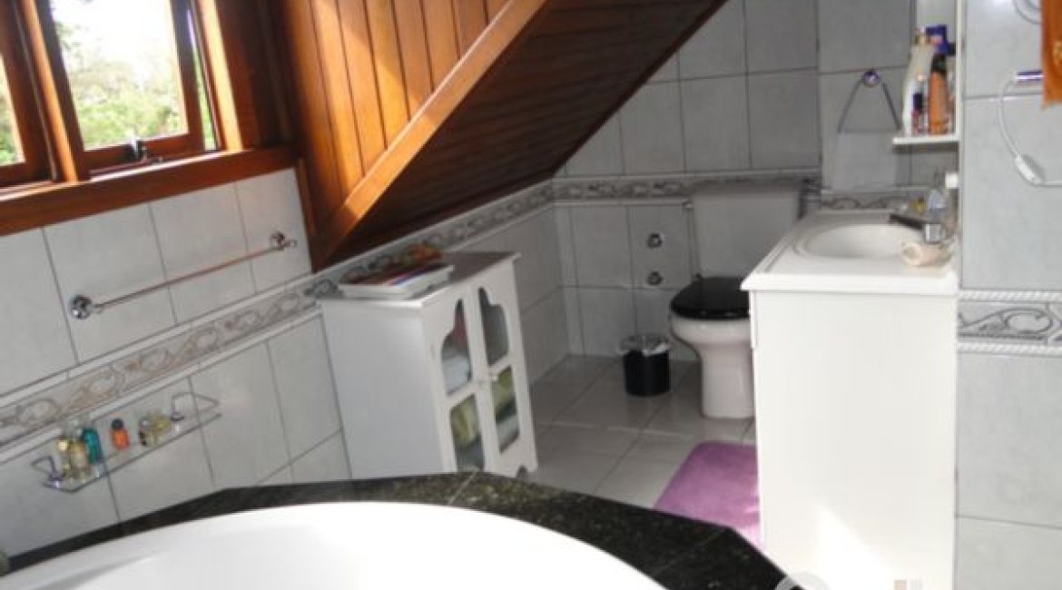 Casa em Condomínio à venda com 131m², 4 dormitórios, 2 suítes, 2 vagas, no bairro Tristeza em Porto Alegre