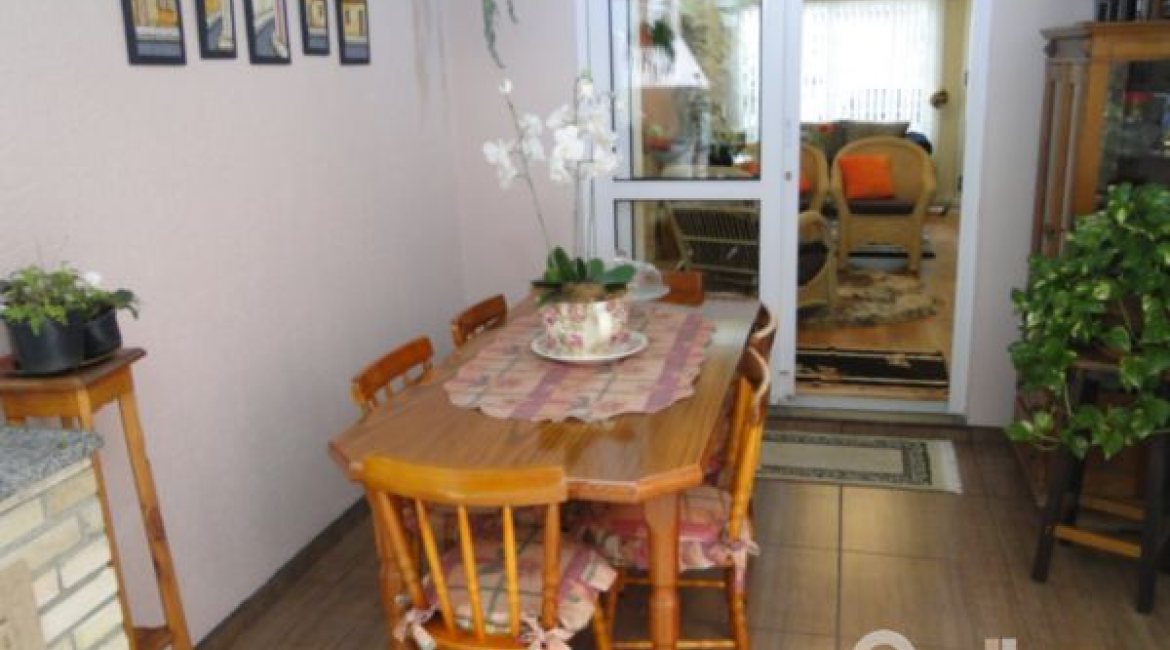 Casa em Condomínio à venda com 131m², 4 dormitórios, 2 suítes, 2 vagas, no bairro Tristeza em Porto Alegre