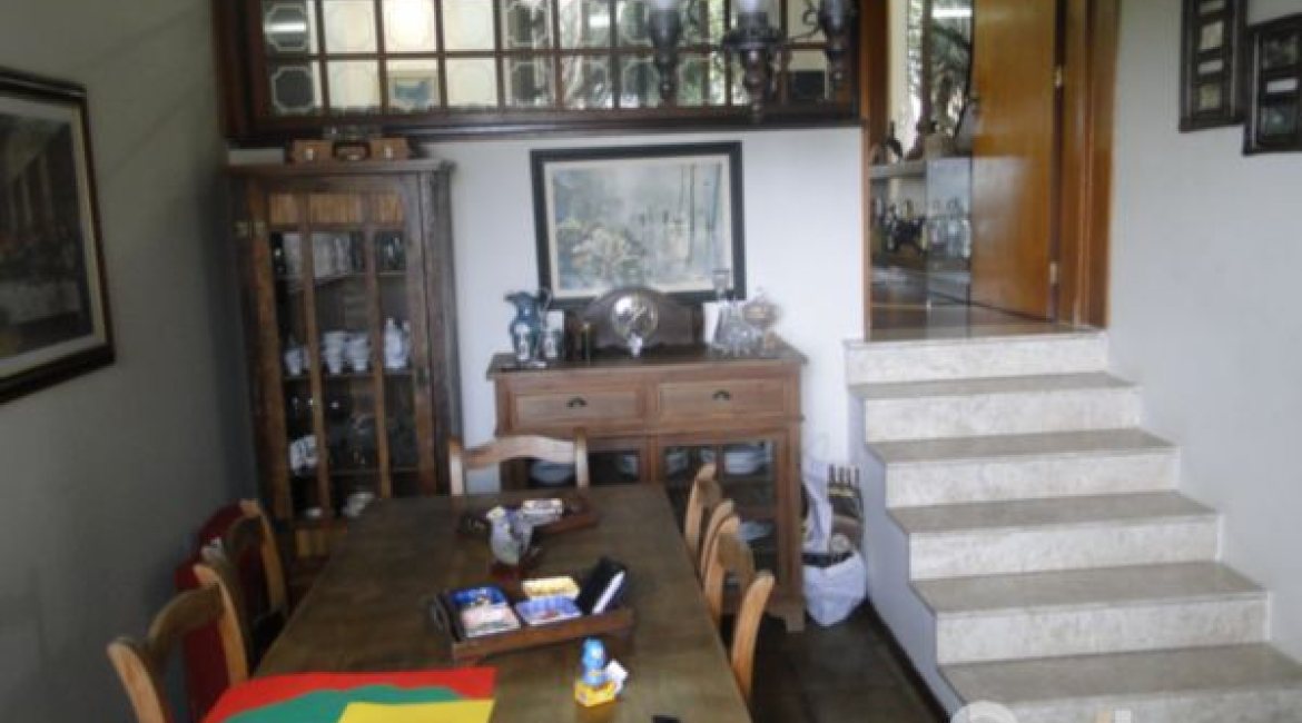 Casa em Condomínio à venda com 236m², 4 dormitórios, 1 suíte, 3 vagas, no bairro Espírito Santo em Porto Alegre