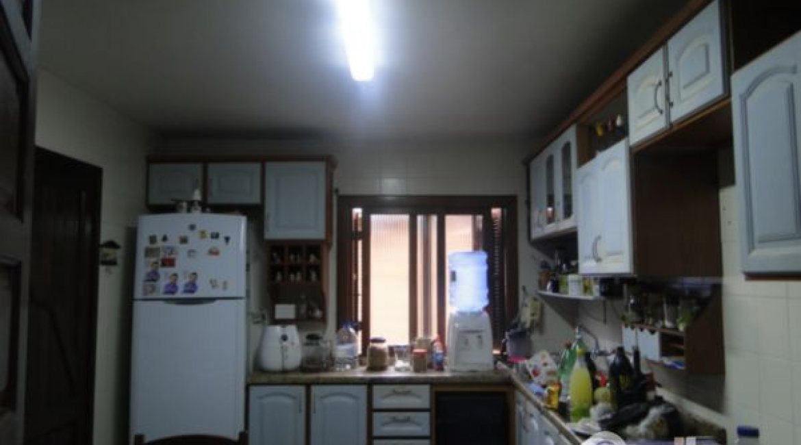 Casa em Condomínio à venda com 236m², 4 dormitórios, 1 suíte, 3 vagas, no bairro Espírito Santo em Porto Alegre