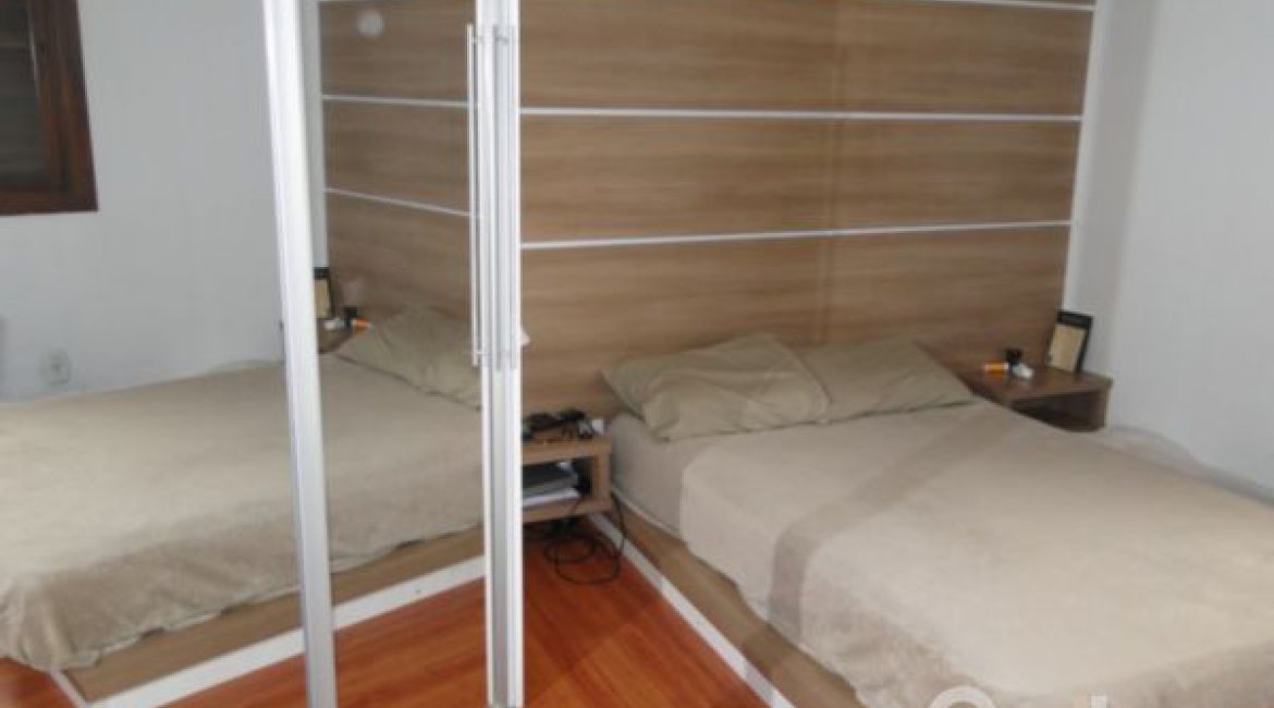 Casa em Condomínio à venda com 236m², 4 dormitórios, 1 suíte, 3 vagas, no bairro Espírito Santo em Porto Alegre