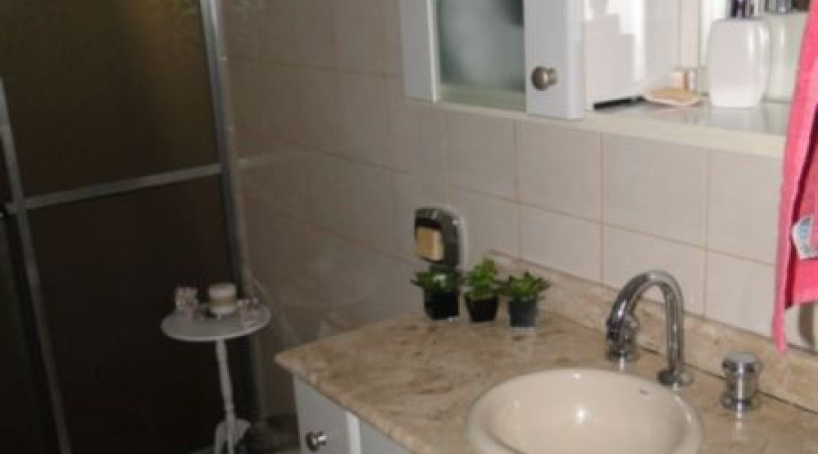 Casa em Condomínio à venda com 236m², 4 dormitórios, 1 suíte, 3 vagas, no bairro Espírito Santo em Porto Alegre