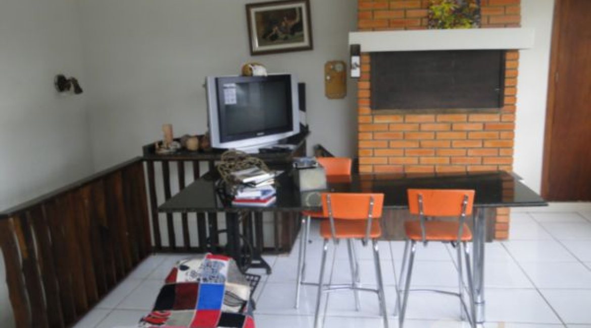 Casa em Condomínio à venda com 236m², 4 dormitórios, 1 suíte, 3 vagas, no bairro Espírito Santo em Porto Alegre