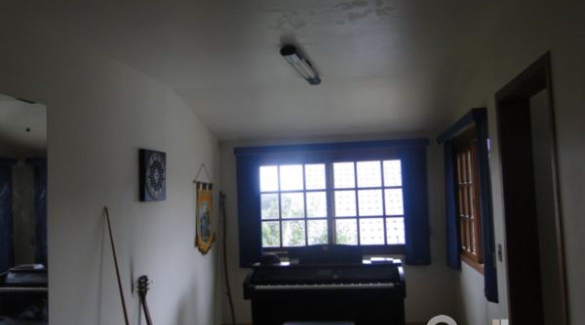 Casa em Condomínio à venda com 236m², 4 dormitórios, 1 suíte, 3 vagas, no bairro Espírito Santo em Porto Alegre