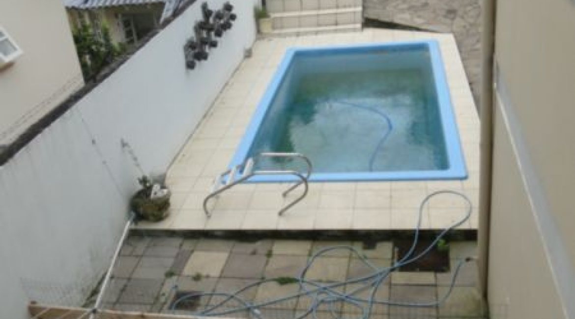 Casa em Condomínio à venda com 236m², 4 dormitórios, 1 suíte, 3 vagas, no bairro Espírito Santo em Porto Alegre