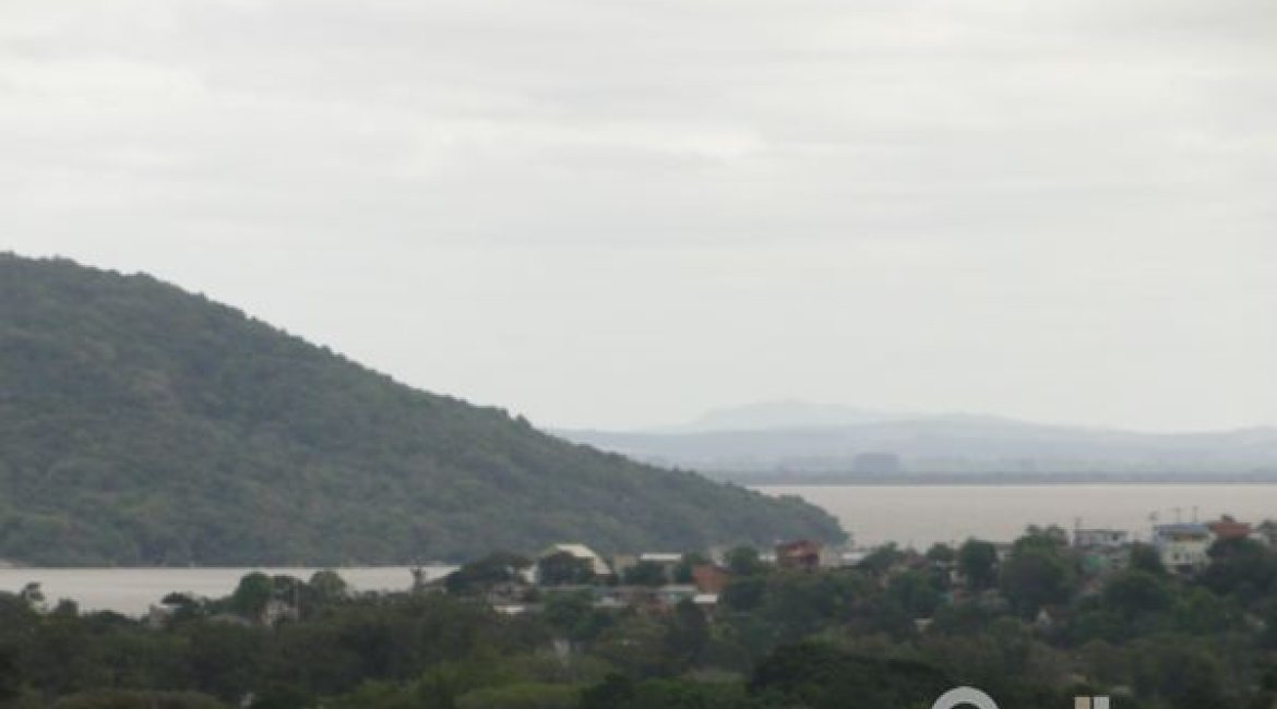 Casa em Condomínio à venda com 236m², 4 dormitórios, 1 suíte, 3 vagas, no bairro Espírito Santo em Porto Alegre