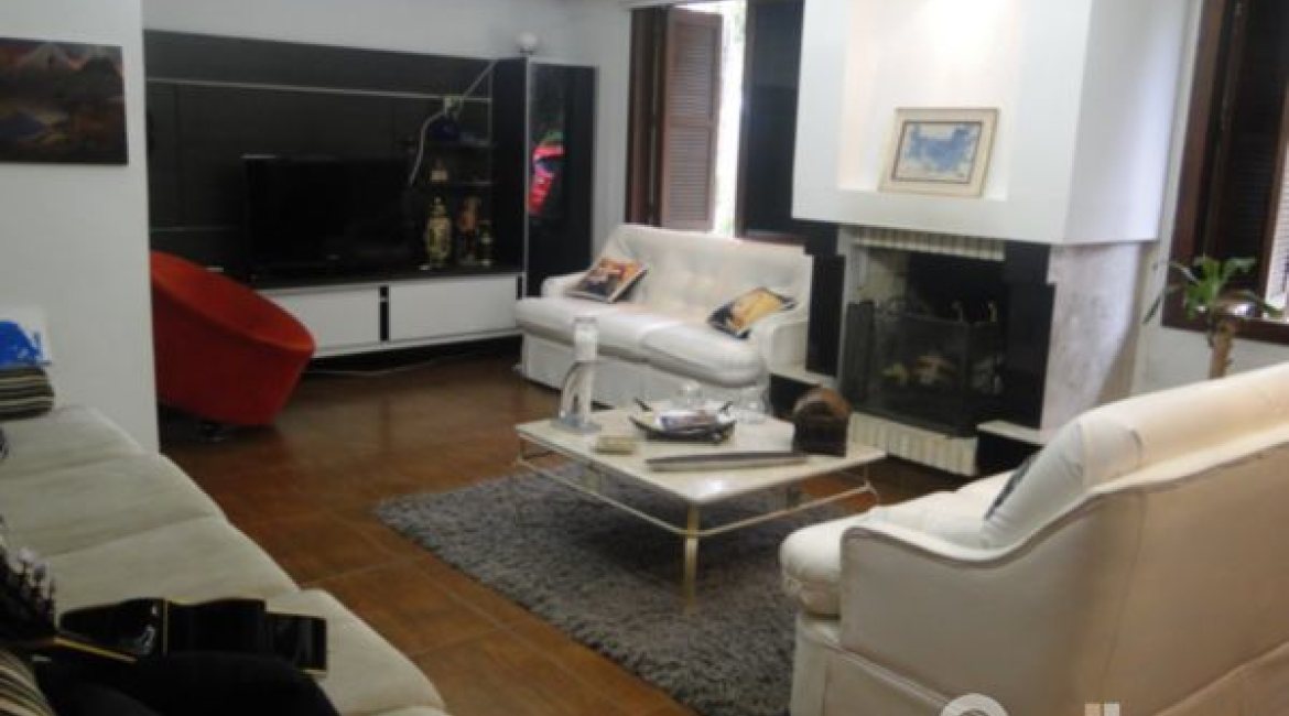 Casa em Condomínio à venda com 236m², 4 dormitórios, 1 suíte, 3 vagas, no bairro Espírito Santo em Porto Alegre