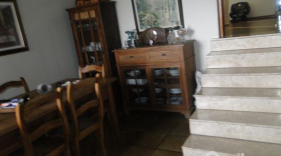 Casa em Condomínio à venda com 236m², 4 dormitórios, 1 suíte, 3 vagas, no bairro Espírito Santo em Porto Alegre