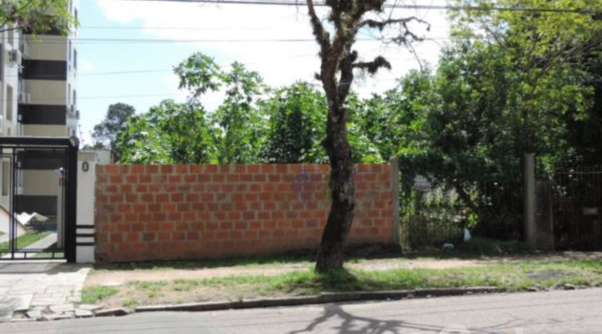 Terreno à venda, no bairro Tristeza em Porto Alegre