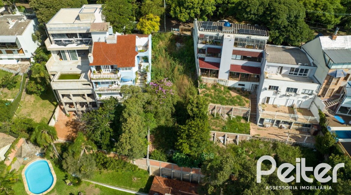 Terreno à venda com 450m², no bairro Vila Assunção em Porto Alegre