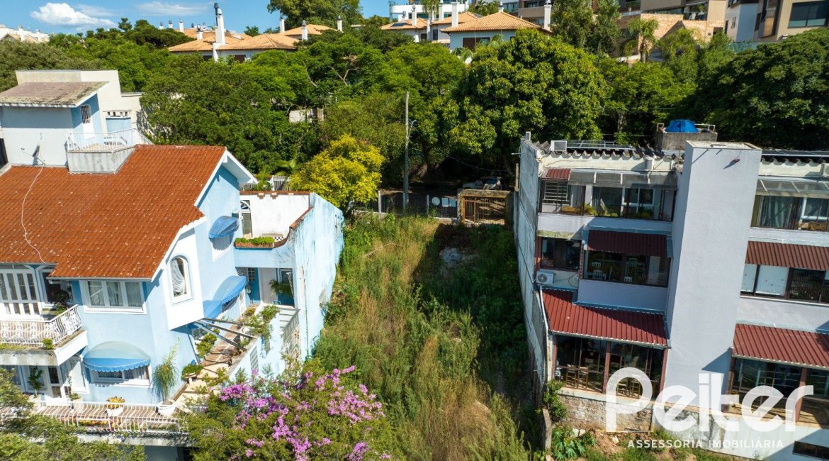 Terreno à venda com 450m², no bairro Vila Assunção em Porto Alegre