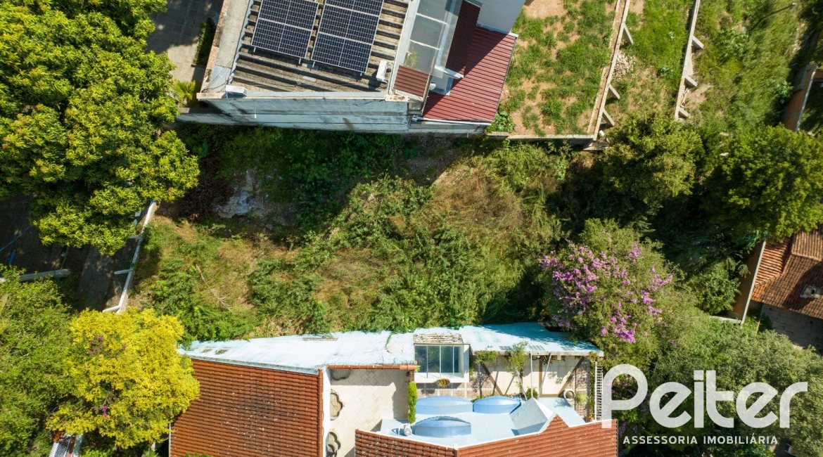Terreno à venda com 450m², no bairro Vila Assunção em Porto Alegre