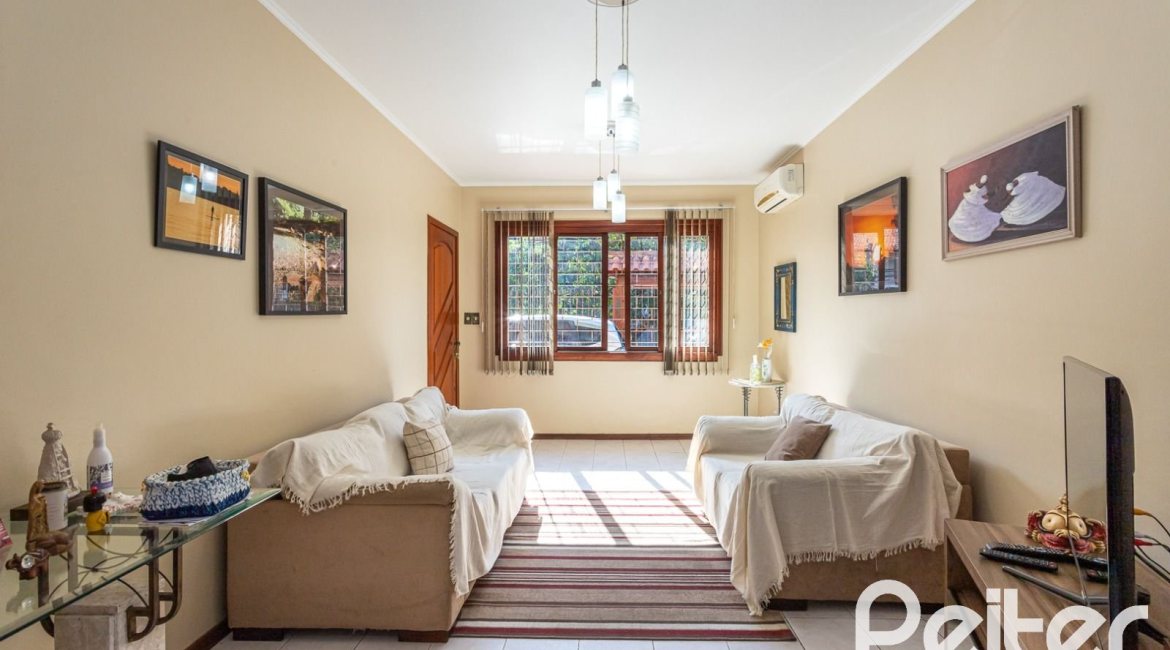 Casa à venda com 179m², 5 dormitórios, 3 vagas, no bairro Ipanema em Porto Alegre