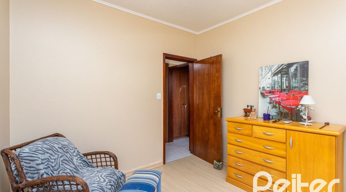 Casa à venda com 179m², 5 dormitórios, 3 vagas, no bairro Ipanema em Porto Alegre