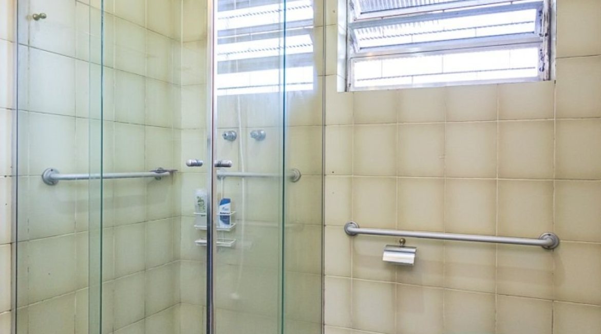 Casa à venda com 179m², 5 dormitórios, 3 vagas, no bairro Ipanema em Porto Alegre