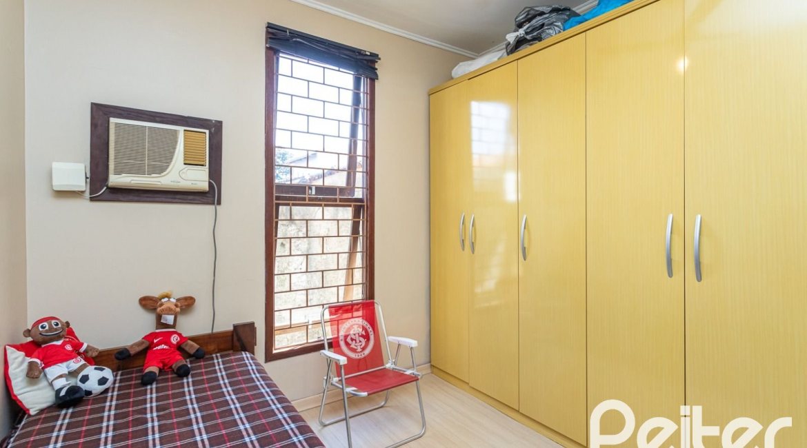 Casa à venda com 179m², 5 dormitórios, 3 vagas, no bairro Ipanema em Porto Alegre