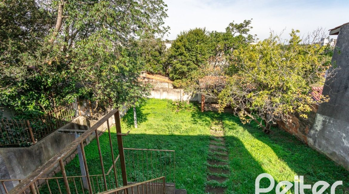 Casa à venda com 179m², 5 dormitórios, 3 vagas, no bairro Ipanema em Porto Alegre