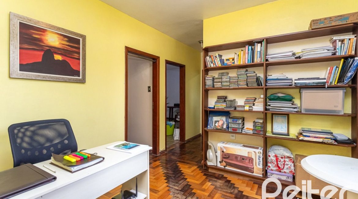 Casa à venda com 179m², 5 dormitórios, 3 vagas, no bairro Ipanema em Porto Alegre