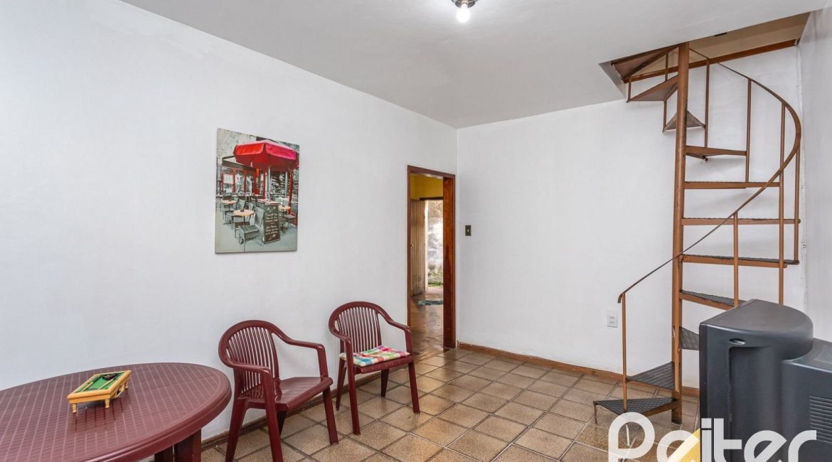 Casa à venda com 179m², 5 dormitórios, 3 vagas, no bairro Ipanema em Porto Alegre