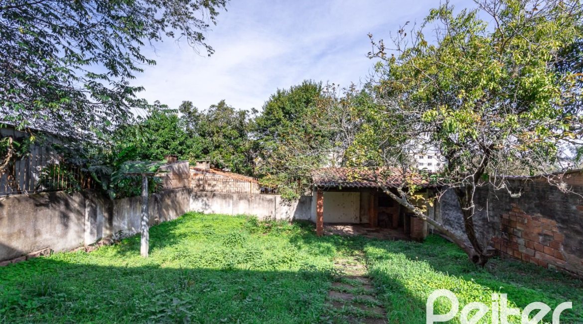 Casa à venda com 179m², 5 dormitórios, 3 vagas, no bairro Ipanema em Porto Alegre