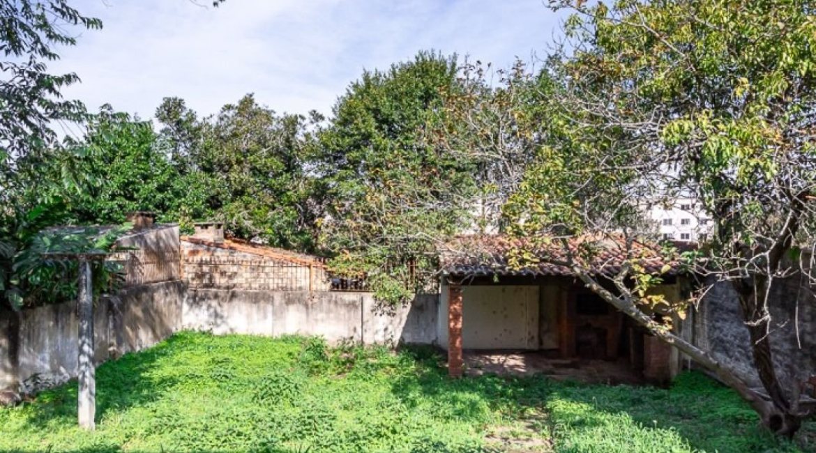 Casa à venda com 179m², 5 dormitórios, 3 vagas, no bairro Ipanema em Porto Alegre