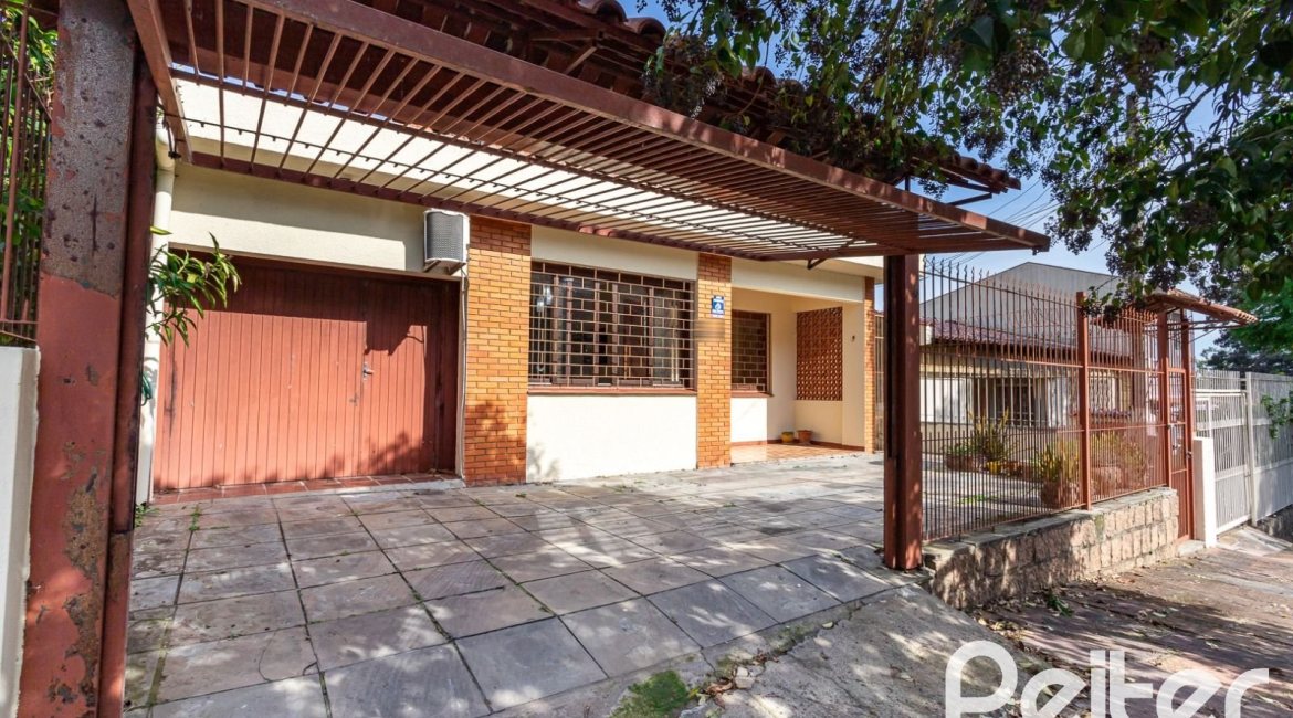 Casa à venda com 179m², 5 dormitórios, 3 vagas, no bairro Ipanema em Porto Alegre