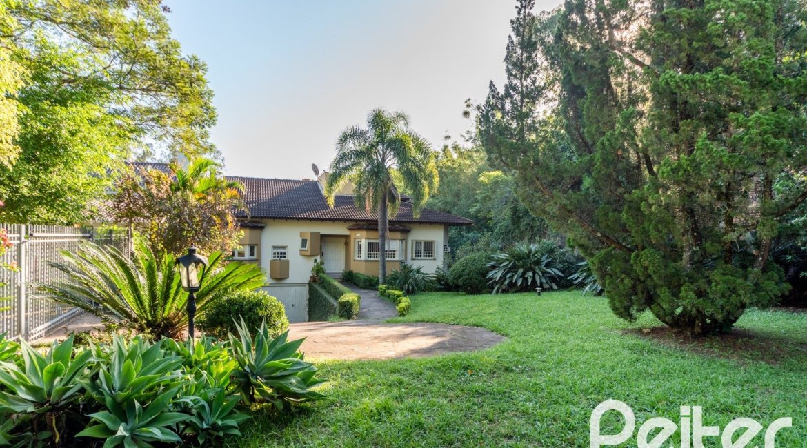 Casa à venda com 552m², 4 dormitórios, 2 suítes, 2 vagas, no bairro Jardim Isabel em Porto Alegre
