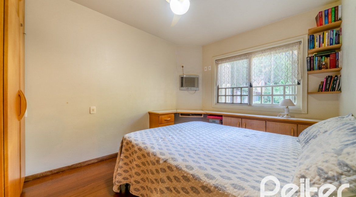 Casa à venda com 552m², 4 dormitórios, 2 suítes, 2 vagas, no bairro Jardim Isabel em Porto Alegre