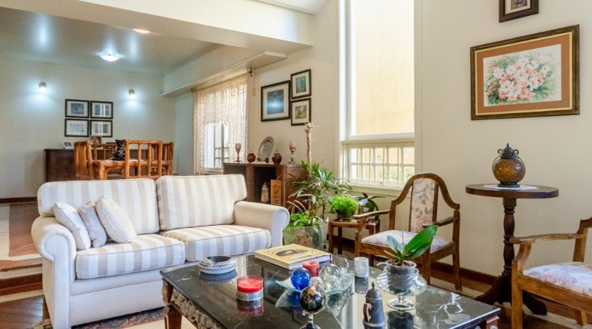 Casa à venda com 552m², 4 dormitórios, 2 suítes, 2 vagas, no bairro Jardim Isabel em Porto Alegre